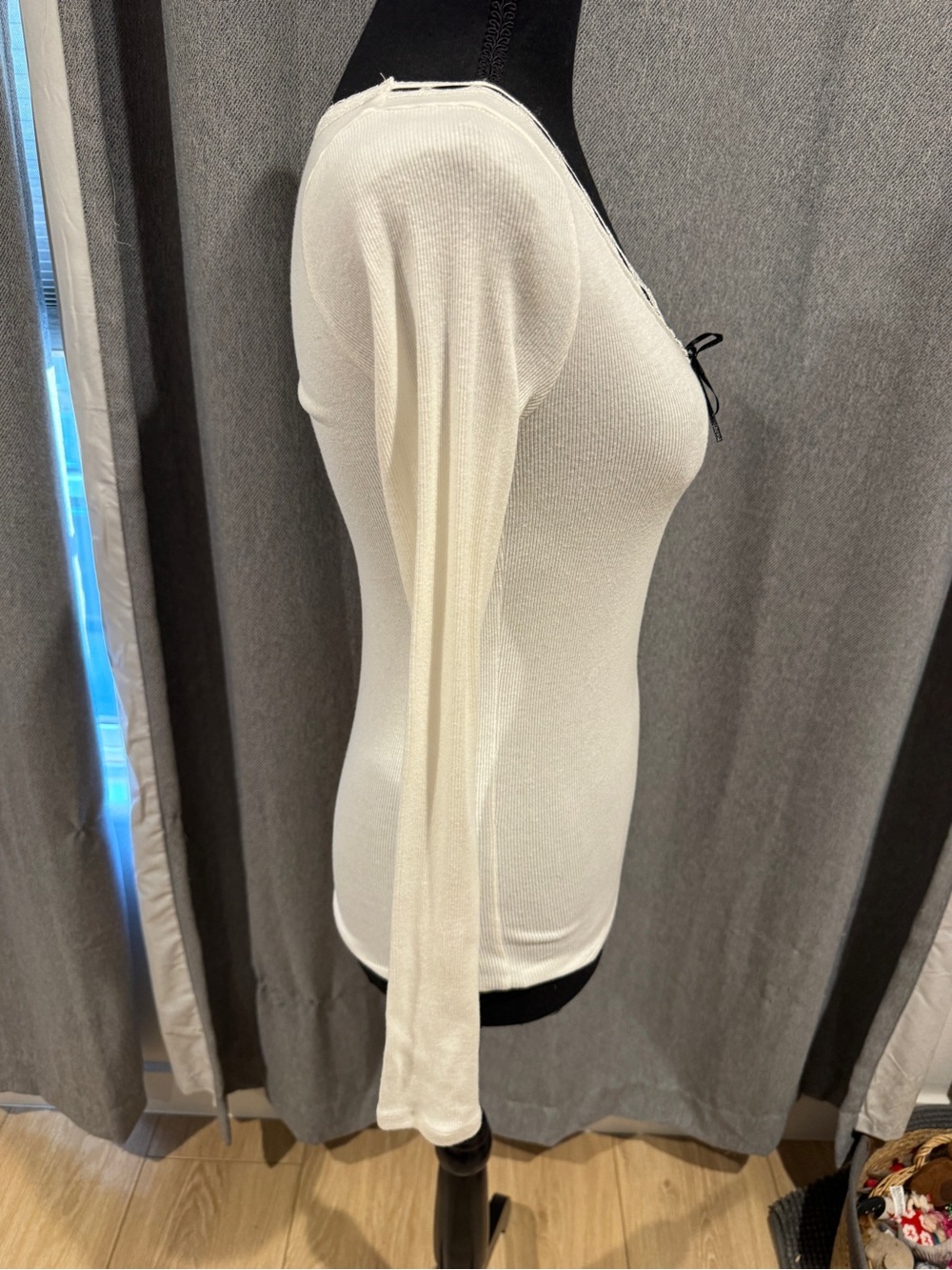 Hollister Cream Scoop-Neck Long Sleeve Top with Black Bow - Picture 2 of 4